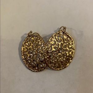 Gold dangle boutique earring